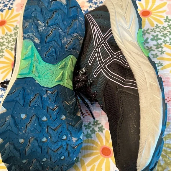 ASICS - Picture 3 of 4